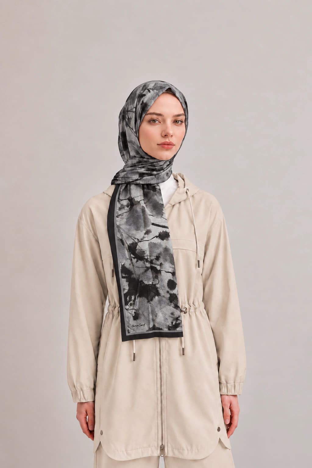 Harem Scarf Suluboya Çiçek Desenli Tensel Şal - Siyah Gri