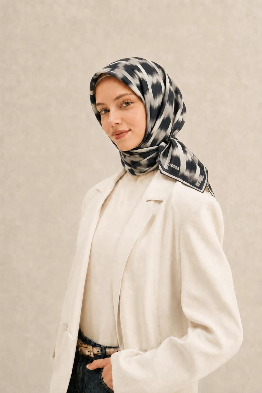 Armine Nostalji İpek Eşarp - Siyah Beyaz Leopar - Siyah Beyaz
