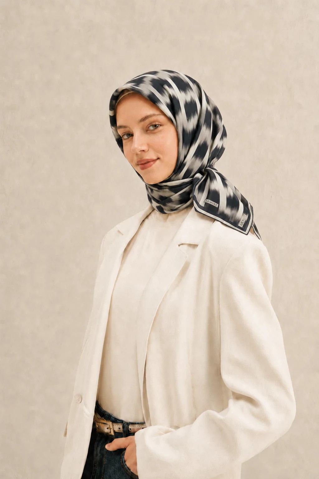 Armine Nostalji İpek Eşarp - Siyah Beyaz Leopar - Siyah Beyaz 1
