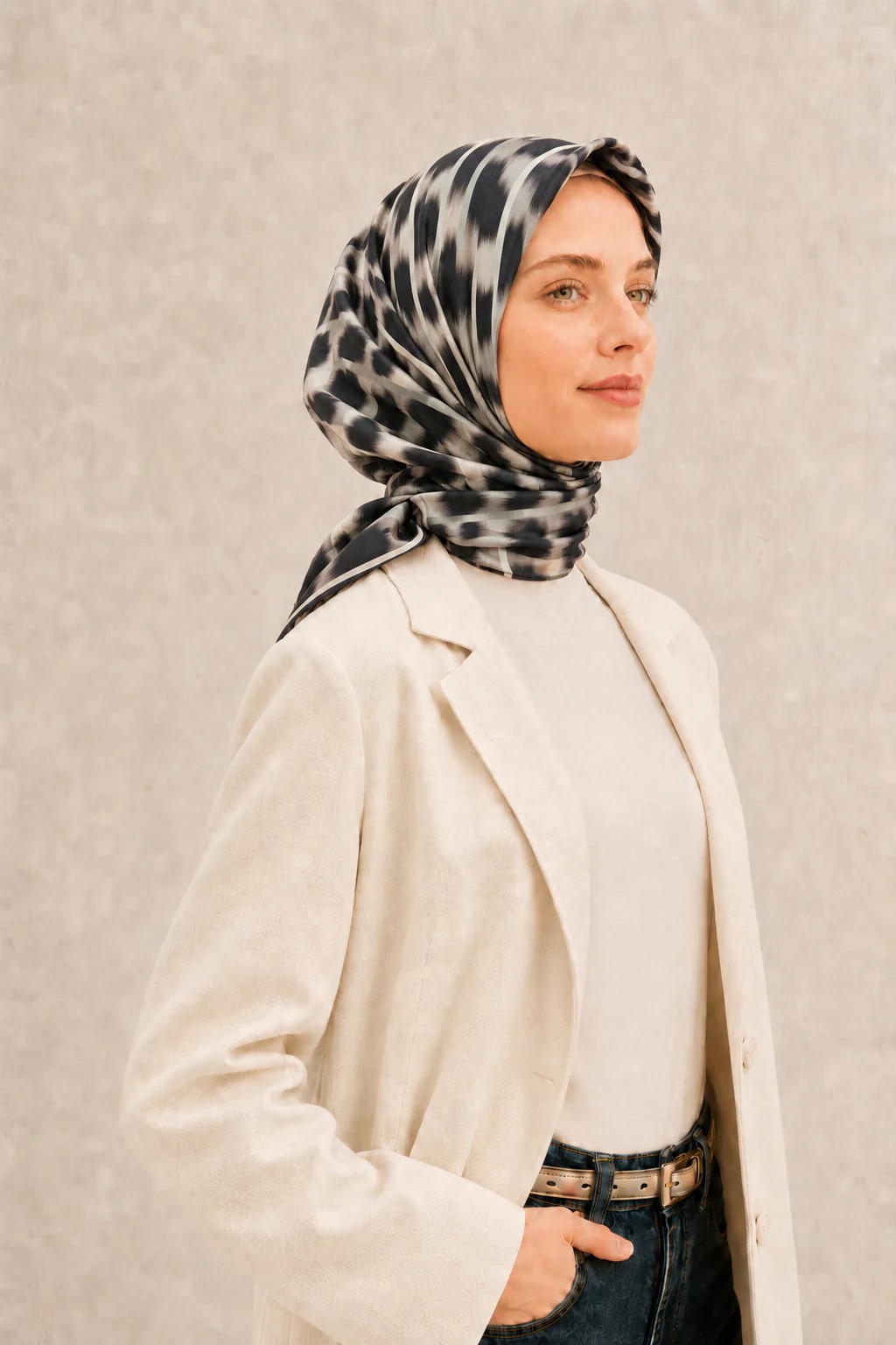 Armine Nostalji İpek Eşarp - Siyah Beyaz Leopar - Siyah Beyaz 2